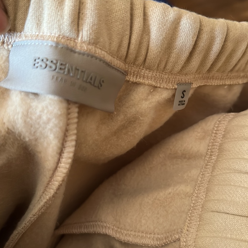 Essential Shorts - Picture 7 of 7